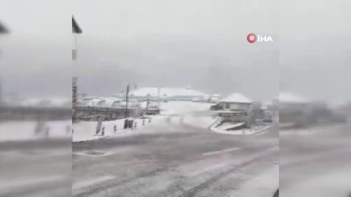 Bursa İnegöl'de lapa lapa kar yağıyor