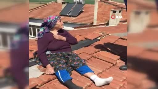 Bursa'da alzaymır hastası yaşlı kadın çatıya çıkınca polis harekete geçti