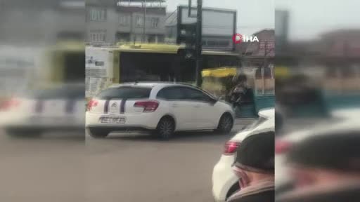 Bursa'da kadını darp eden şahıs kameraya böyle yakalandı