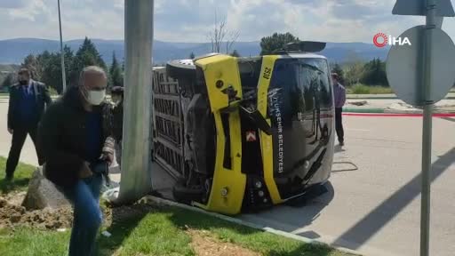 Bursa'da toplu taşıma midibüsü devrildi: 5 kişi yaralandı!