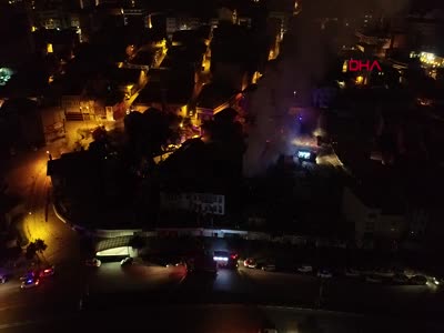 Bursa'da tarihi binada yangın (drone)