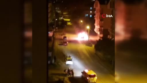 Bursa'da park halindeki otomobil alev topuna döndü
