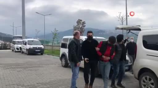 Bursa'da 15 aracı camlarını kırarak soyan zanlı yakalandı