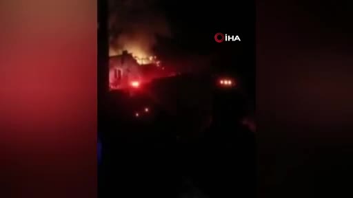 Bursa İnegöl'de 2 katlı binanın çatısı yandı