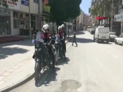 Çatıda çıplak adam alarmı: Gözaltına alındı