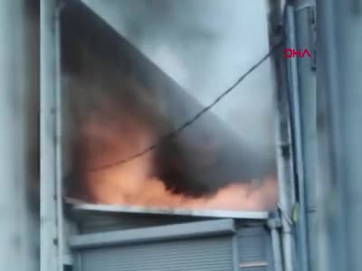 Bursa'da mobilya fabrikasının deposunun kimyasallar bölümünde yangın!