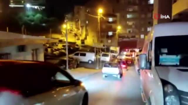 Esenler'de asker konvoyunu polis ekipleri anons yaparak dağıttı