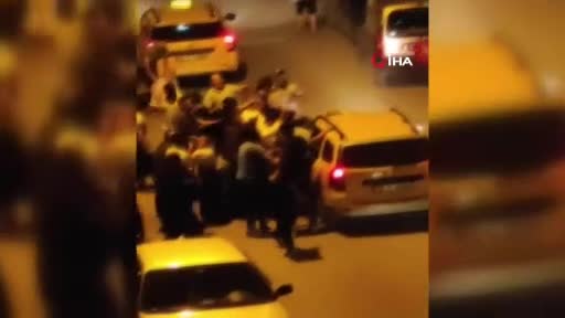 Bursa'da yayaya çarpan taksici mahalleli tarafından darp edildi