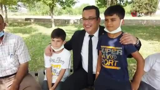 Bursa'da Başkan okulu boyadı, çocuklarla seksek oynadı