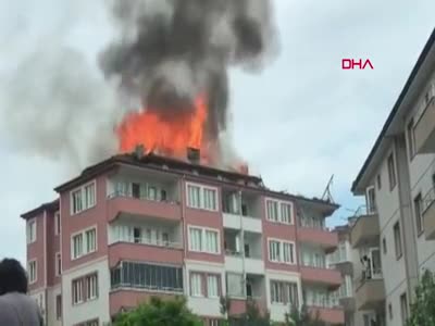 Bursa'da 5 katlı binanın çatısı alev alev yandı