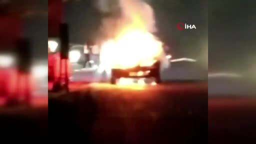 Bursa'da park halindeki otomobil yandı
