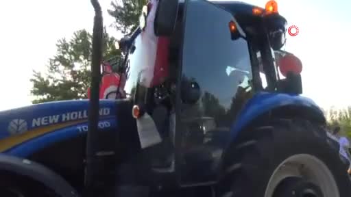 Bursa'da traktör sünnet arabasını görenler hayrete düştü