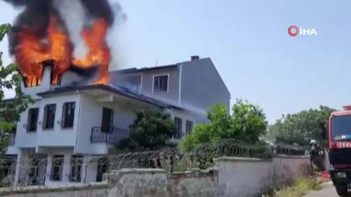 Bursa'da tamir ettiği evin çatısı yandı