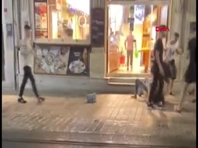 İstanbul, İstiklal Caddesi'nde kadınlar birbirine girdi