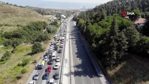 Bursa'da ana yolu trafiğe kapatıp tellere bakım yaptılar