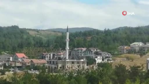 Bursa Nilüfer'de rüzg&acirc;r minareyi beşik gibi salladı!