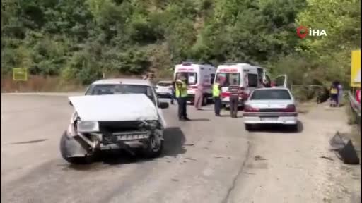 Bursa'da otomobiller kafa kafaya çarpıştı! 7 kişi yaralandı