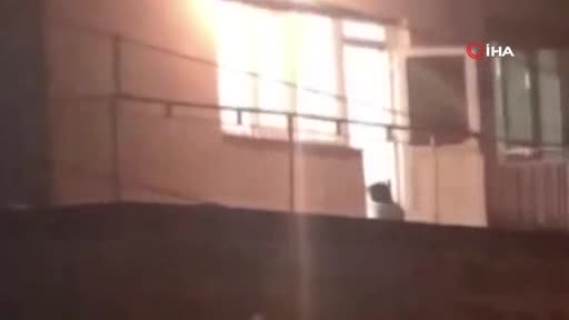 İzmir'de eşini çocuklarının gözü önünde dövdü!