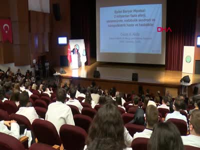 Bursa'da ikiz kardeşler, Uludağ Üniversitesi Tıp Fakültesi'ni ilk iki sırada kazandı!
