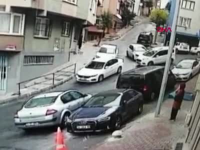 İstanbul Şişli'de aracıyla önünü kestiği otomobilin sürücüsüne kurşun yağdırdı!