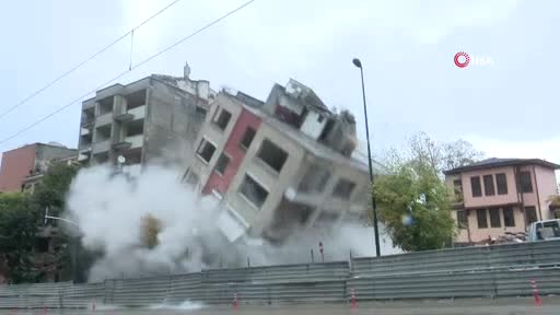 Bursa'da binalar yıkılıyor, tarih değerini buluyor