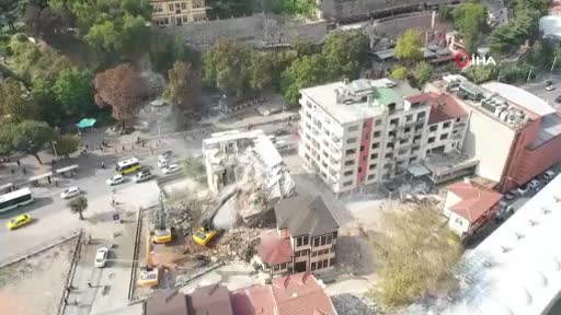 Bursa'nın tarihini gölgeleyen binaların yıkımı drone kamerasında