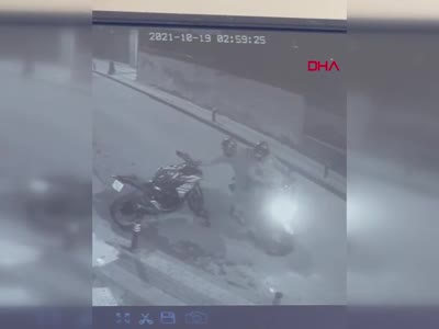 Motosiklet hırsızlığı güvenlik kamerasında