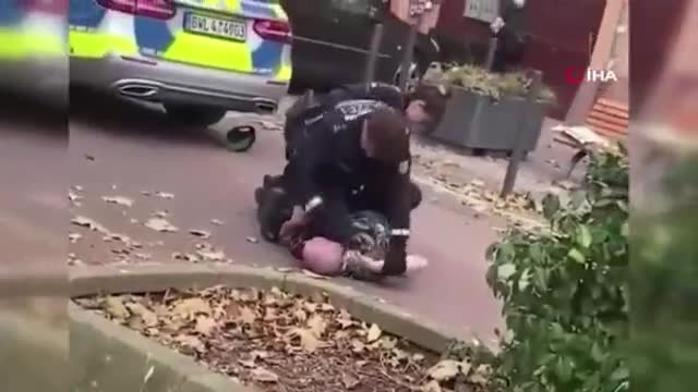 Alman polisinden 25 yaşındaki gence sokak ortasında şiddet!