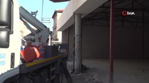 Bursa Osmangazi'de kaçak işyeri yıkıldı