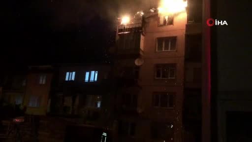 Bursa Gemlik'te korkutan yangın! Canlarını zor kurtardılar, 1 kişi zehirlendi