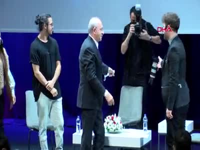 CHP'li Kılıçdaroğlu gençlerle bir araya geldi