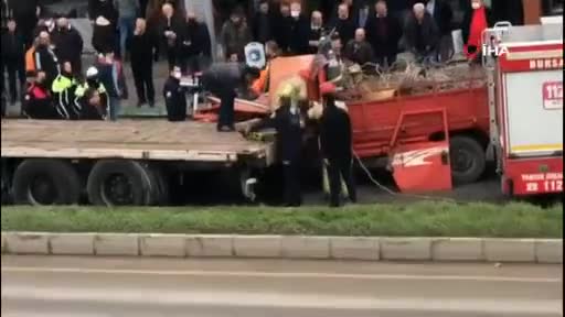 Bursa'da faciadan dönüldü! TIR'a çarpan kamyonette sıkışan sürücü...