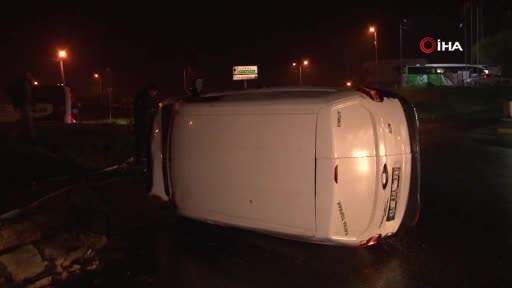 İstanbul'da virajı alamayan araç refüje çıkıp takla attı