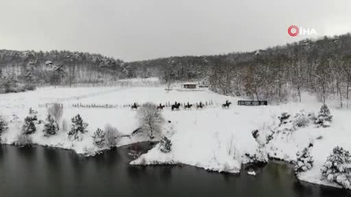 Bursa'da karlar üstünde dört nala özgürlük
