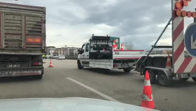 Bursa'da kütük yüklü kamyon alevlere teslim oldu