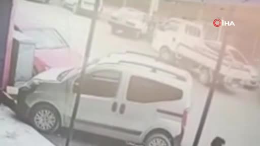 Bursa'da kamyonet sürücüsü yayaya çarpıp kaçtı