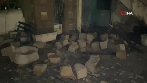 Antalya'da gece yarısı çıkan hortum mahalleyi savaş alanına çevirdi