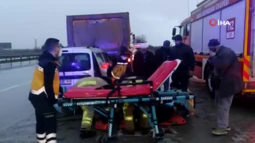 Bursa'da kaza yapan sürücü aracında sıkıştı