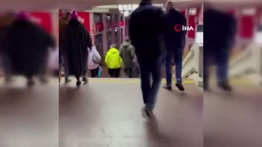 Ukrayna'da sığınak olan metro istasyonunda evlendiler