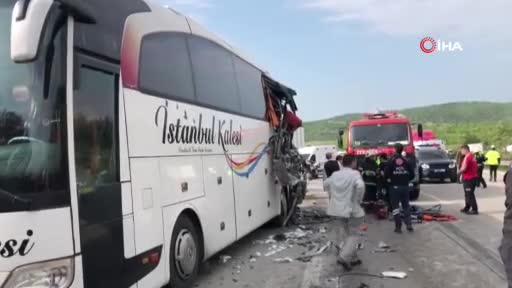 Bursa'da kamyon yolcu otobüsüne çarptı: Ölü ve yaralılar var