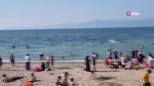 Bursa'da vatandaşlar deniz sezonunu açtı