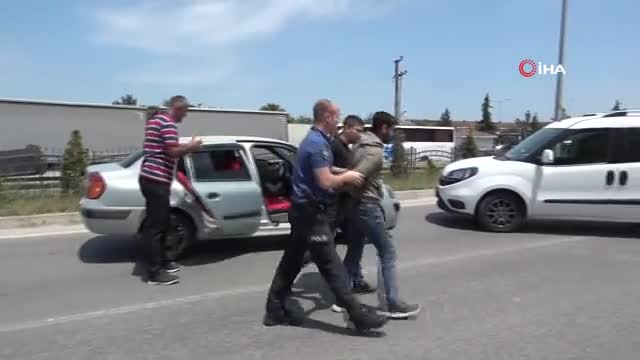 Samsun'da akrabasının aracına tüfekle ateş etti