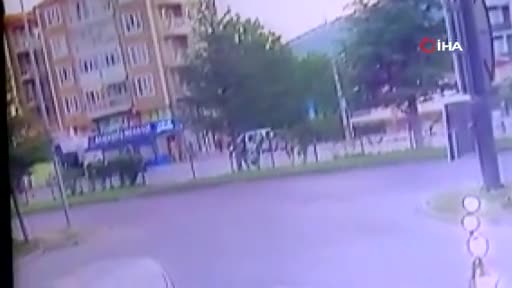Yaşlı çiftin feci şekilde can verdiği kaza kamerada