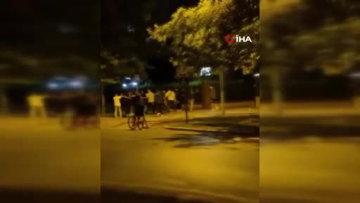 Bursa'da 'kız' meselesi yüzünden çıkan kavga kameralara yansıdı