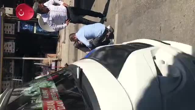 Bursa'da minibüsün çarptığı kadın yerde yardım bekledi -2