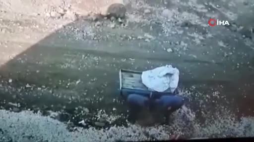 Şanlıurfa'da rögar kapağını çalmak isterken çukura düştü