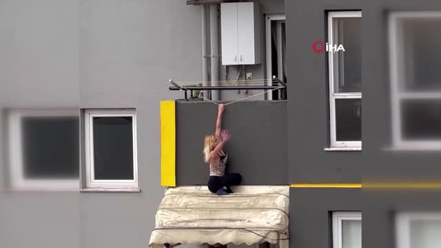 Kocaeli'nde alkollü kadın balkon tentesine oturdu