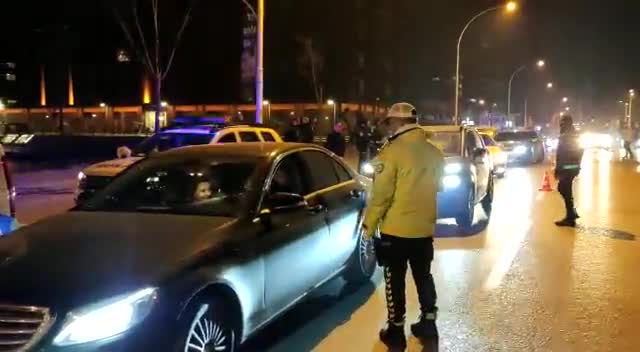 Bursa'da Emniyet güçleri gece boyunca denetimler gerçekleştirdi