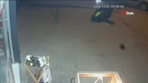 Kocaeli'nde motosiklet sürücüsü çarpmanın şiddetiyle savruldu