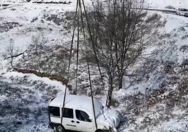 Bursa'da dağlık alanda kontrolden çıkan araç şarampole uçtu